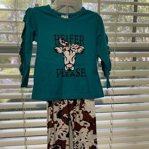 Matching shirt and leggings for toddlers